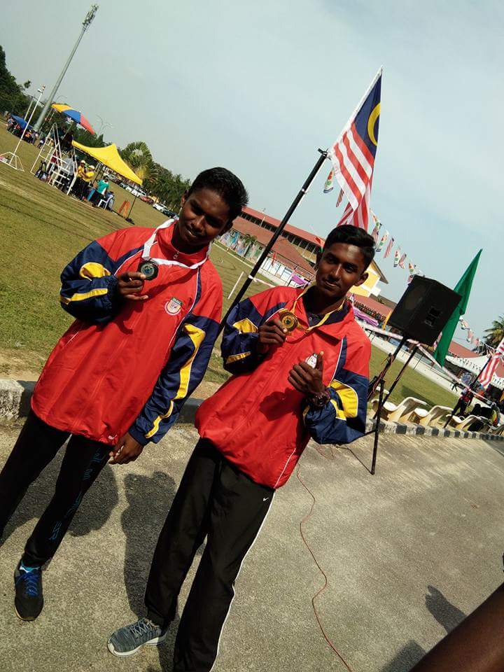 Shammini4's tweet photo. Congrats Theva Kumar🏃🏃💪and all the athletes
#TheBestL1RunnerOf2k18
#SMKL_Forever
#Best_Of_Runner's In My School 💕😍
Theva Kumar_Kishenthiren_Poovarashan_Shankar https://t.co/QAJREoyI2a