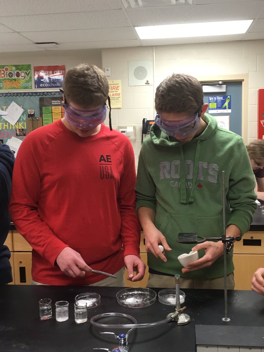 MigchelsMandy's tweet photo. @shdhspanthers Types of Solids Lab #IMF #polar #nonpolar #ionic #Panthers https://t.co/H57tBwqUGs