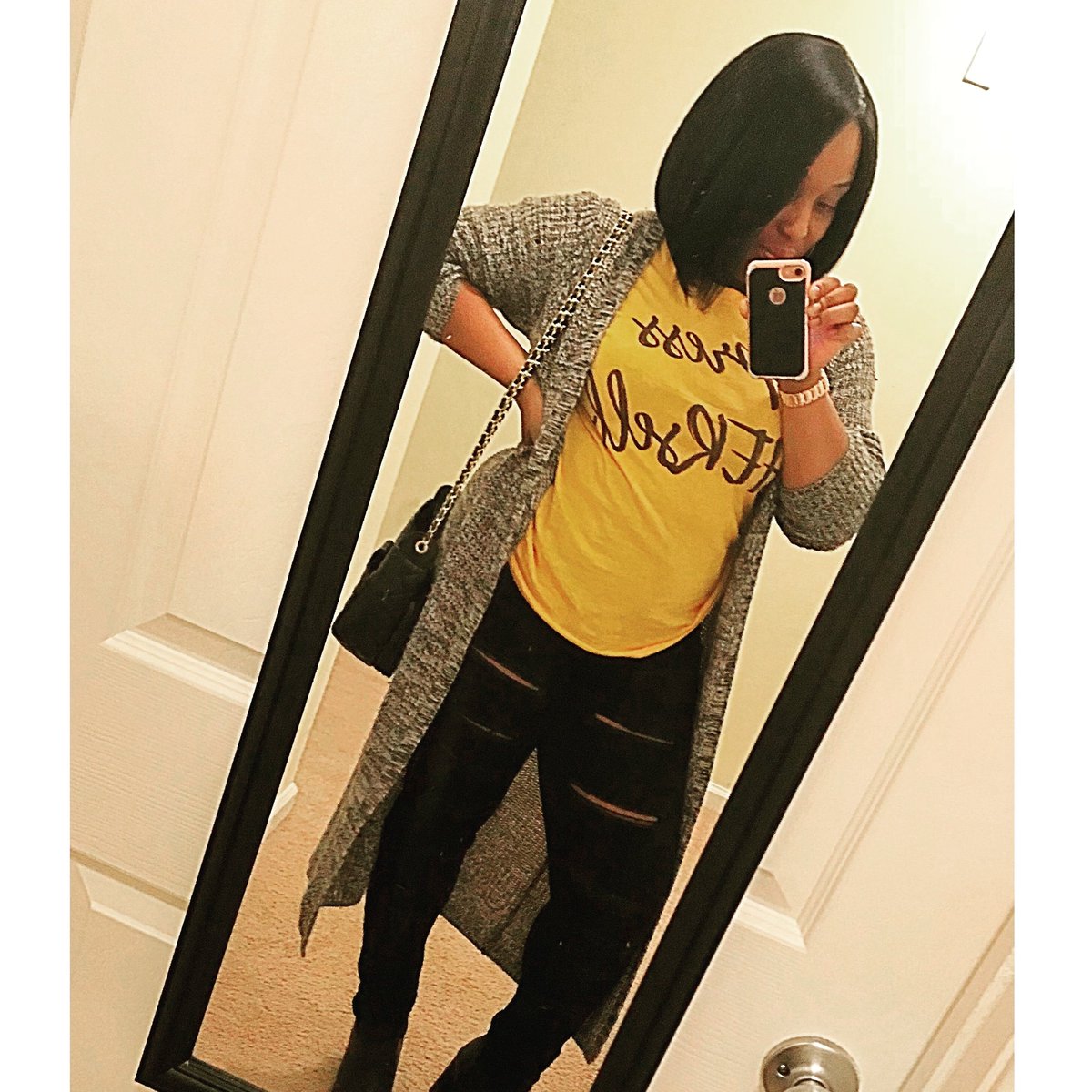 bigblow99806845's tweet photo. Our Gold Signature tee is an all time fav! #WCW #ExpressHerself  #blackgirlmagic #bloggerstribe #blackswhoblog https://t.co/nL2lgr8qfT