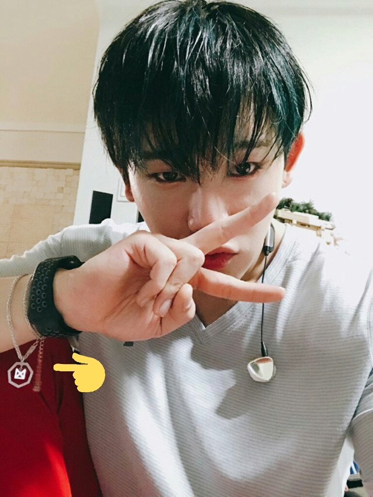 hyungwonope's tweet photo. " there isnt one moment where I didnt think of monbebe "

Wonho always wore any bracelet ring or necklace that was carved 'monbebe' which was given as a gift to him he is so precious #0301WONHODAY https://t.co/WGtIpVFZfD