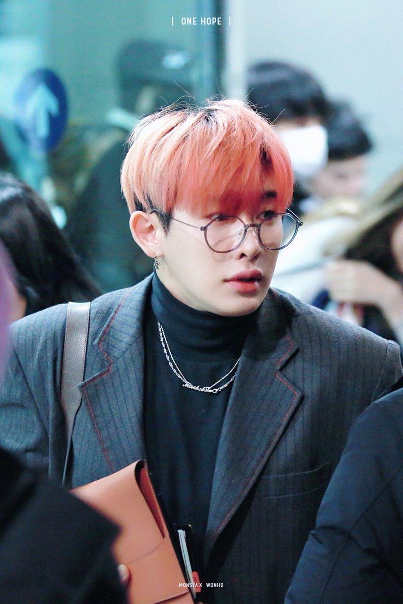 hyungwonope's tweet photo. " there isnt one moment where I didnt think of monbebe "

Wonho always wore any bracelet ring or necklace that was carved 'monbebe' which was given as a gift to him he is so precious #0301WONHODAY https://t.co/WGtIpVFZfD