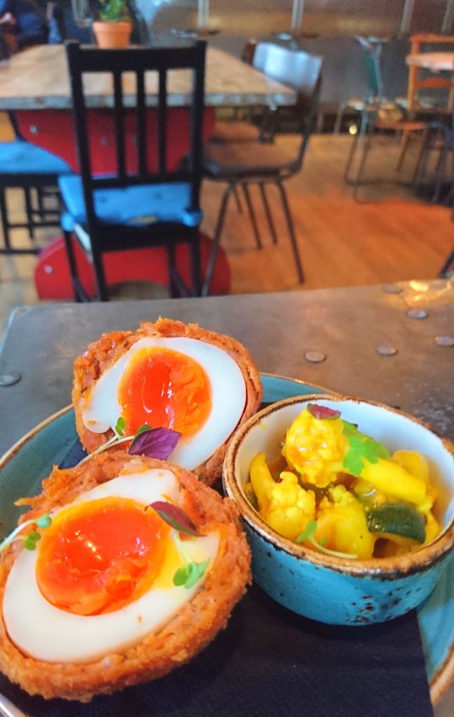 tommytuckerpub's tweet photo. Scotch Egg! Mixed with some ndjua for a little kick! 🥚🌶 Served with banging' piccalilli!

#scotchegg #eggs #protein #pubfood #perfectwithbeer #london #pub https://t.co/4ROb3XHXzt