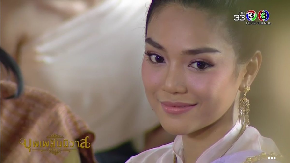 nuchathere's tweet photo. แหมมมมม ทำมาเป็น ชม้อย ชะม้าย ชายตา #บุพเพสันนิวาส https://t.co/CN0SQq1LwW