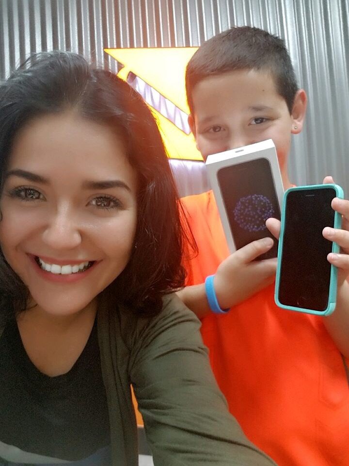 TopCell305_FL's tweet photo. We finished the day like this and we started off this beautiful Wednesday with more promotions to giveaway.... come visit us today and get tons of great deals here at @boostmobile #TopCell305 #Miami #Boost4Life @cityofhialeah @CityofMiami @Univision23 @carloscaceresFL @Edboost01 https://t.co/NwRe3W2cpV