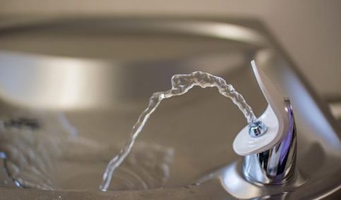 Arizona Schools Continue to Remove Lead From Water Fixtures kineticoarizona.wordpress.com/2018/02/28/ari…