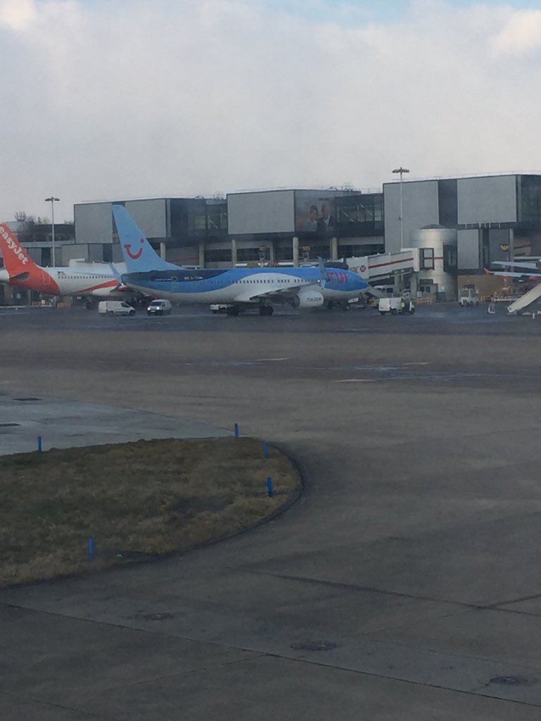 RexandReginaLM's tweet photo. #Tui flight causing delays due to engineering probz at #LondonGatwick airport 🙆🏼‍♀️ ‘you’re in our spot!’ #EasyJet 👌🏻 https://t.co/XmioVSFVun