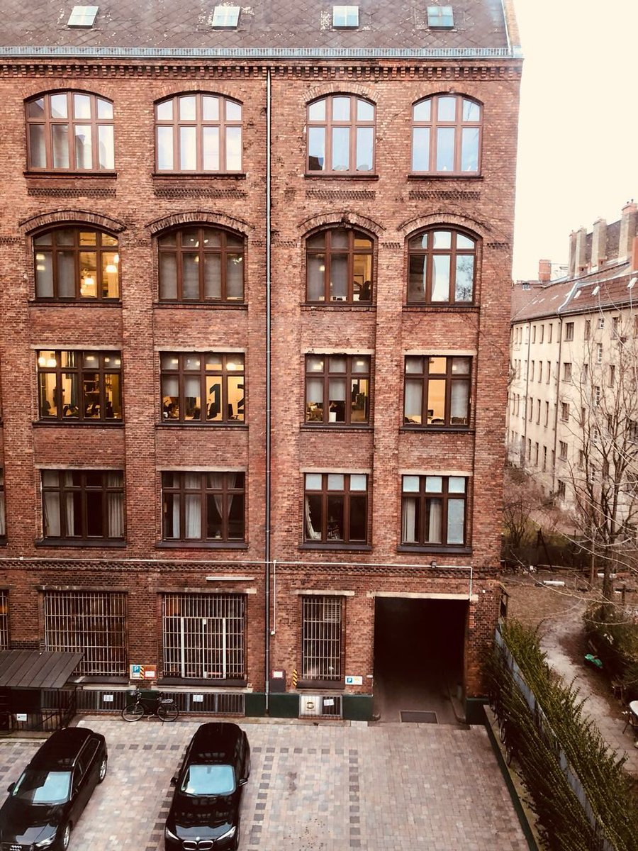 Berlin_Hyp's tweet photo. Vielen Dank @realxdata für die Einladung der ULI Berlin Mitglieder zum Get-together! Es war ein bereichernder Abend mit spannenden Diskussionen @uli_germany https://t.co/0OaZQ3nIY8