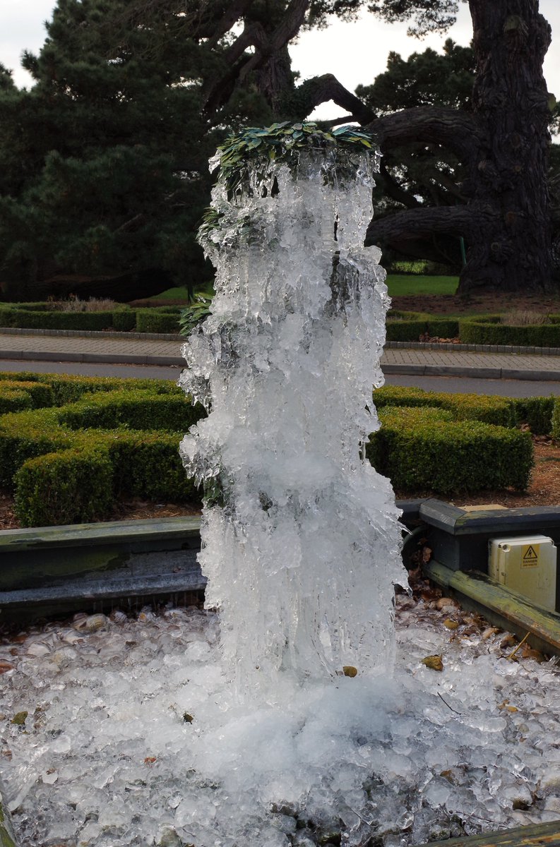 JohnBryant1404's tweet photo. The fountain outside my gym looked really beautiful at lunchtime today #ExeterGCC @ExeterCouncil https://t.co/93E3Cdcnv9