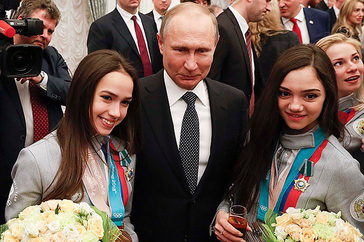 Звезды в Кремле: Загитова, Путин, Медведева
kp.ru/daily/26801.4/…