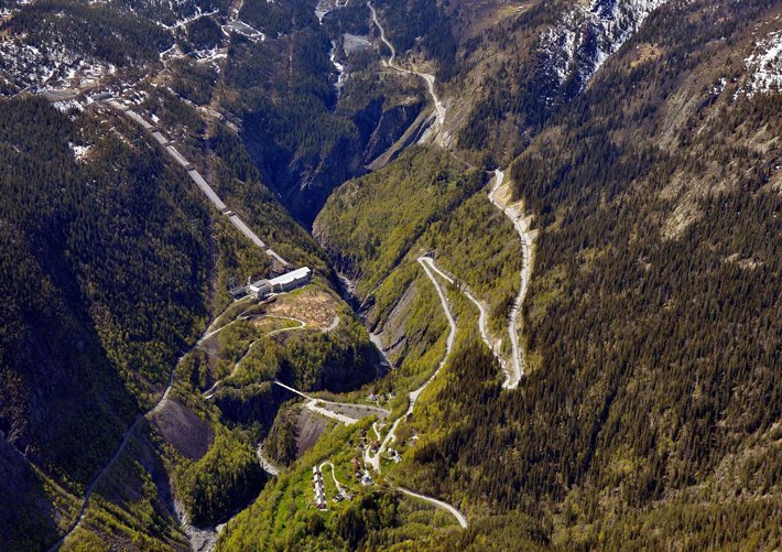 This week in 1943, Norwegian commandos successfully destroyed a plant the Germans used to produce heavy water during WWII, crippling their nuclear weapons program. Archaeologists recently returned to see what might be left among the rubble.

archaeology.org/issues/283-180…