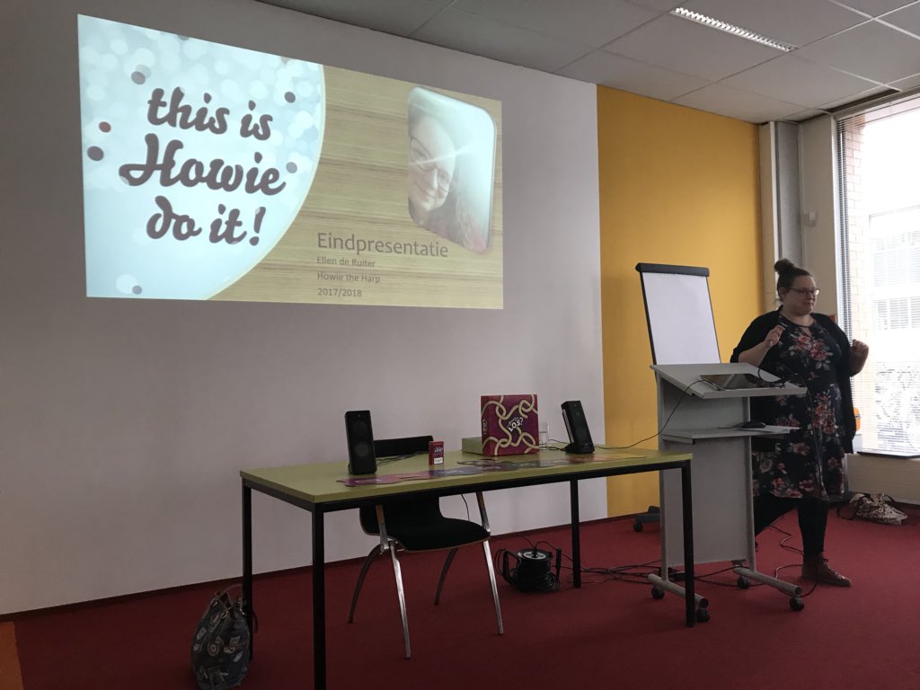 Kruisbestuiving 🍀💫 <a href="/HowieTheHarp/">Howie The Harp NL</a> Arnhem meets <a href="/DeBagagedrager/">De Bagagedrager</a> tijdens een prachtige eindpresentatie van Ellen! ✅ WAUW! 

Met oa collega’s van werkgever <a href="/Rijnstate/">Rijnstate</a> erbij, want ze heeft al een baan als ervaringsdeskundige! ✨👊🏻