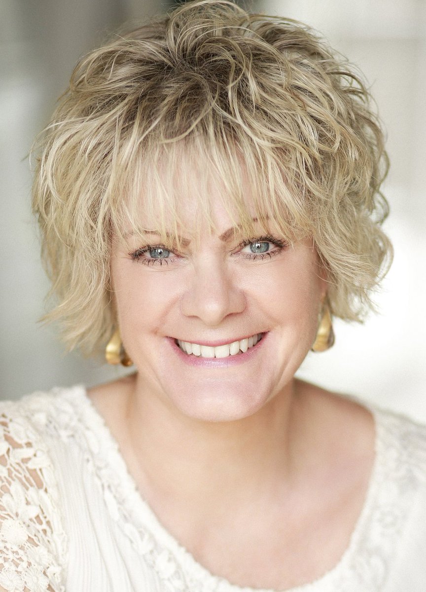 ClaireDyer1's tweet image. Thrilled to be offering a women's fiction 3 chapter critique alongside crime writer @EveSeymour's lot for @CLIC_Sargent #GetInCharacter auction. Eve's lot is here: tinyurl.com/ybequme2 Mine is here: ebay.co.uk/itm/3823938612… Bidding ends 4/3/18 x