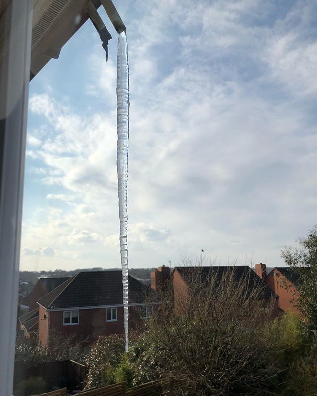 BenObi2000's tweet photo. This is so cool!!! #Ice #Frozen #England #icecles #icecle https://t.co/Rgu2zT1PAX https://t.co/8wKwKC20fJ