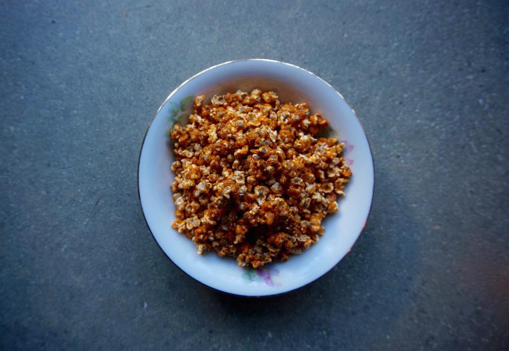 Got a popcorn craving? Try the puffed sorghum variations at <a href="/SepiaChicago/">Sepia</a> and <a href="/regardstoedith/">regardstoedith</a> goo.gl/baM1hu