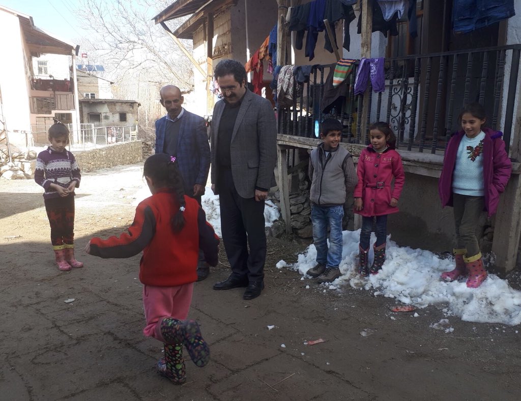 Vanliamcan's tweet photo. Mütevazi yaşamak en büyük Şöhretir.Teşekkürler Sn @sinanhakan @valizorluoglu @kayhantoglu @ersoydede @fevziozgokce @reyhanaydiin @sevilayyaziyor @uftadekubra @MehmetYasar65 @kelebek__1996 @eng1949 @mahmuthalil65 @RADYOVAN @ferhattvardar @GulYuzlum22 GEVAŞ BELEDİYE BAŞKANI👏👏👏👏 https://t.co/qxnNkXbfZG