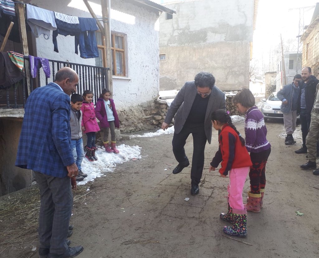 Vanliamcan's tweet photo. Mütevazi yaşamak en büyük Şöhretir.Teşekkürler Sn @sinanhakan @valizorluoglu @kayhantoglu @ersoydede @fevziozgokce @reyhanaydiin @sevilayyaziyor @uftadekubra @MehmetYasar65 @kelebek__1996 @eng1949 @mahmuthalil65 @RADYOVAN @ferhattvardar @GulYuzlum22 GEVAŞ BELEDİYE BAŞKANI👏👏👏👏 https://t.co/qxnNkXbfZG