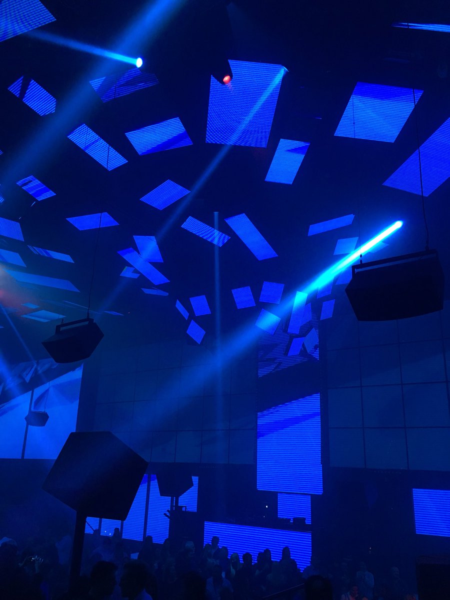 HSIimmersive's tweet photo. Loved the cool LED panels at The #Exhibitorlive party last night! Thank you to our fiends @4Productions for the invite. #party #tradeshow https://t.co/WHjbghFhIu