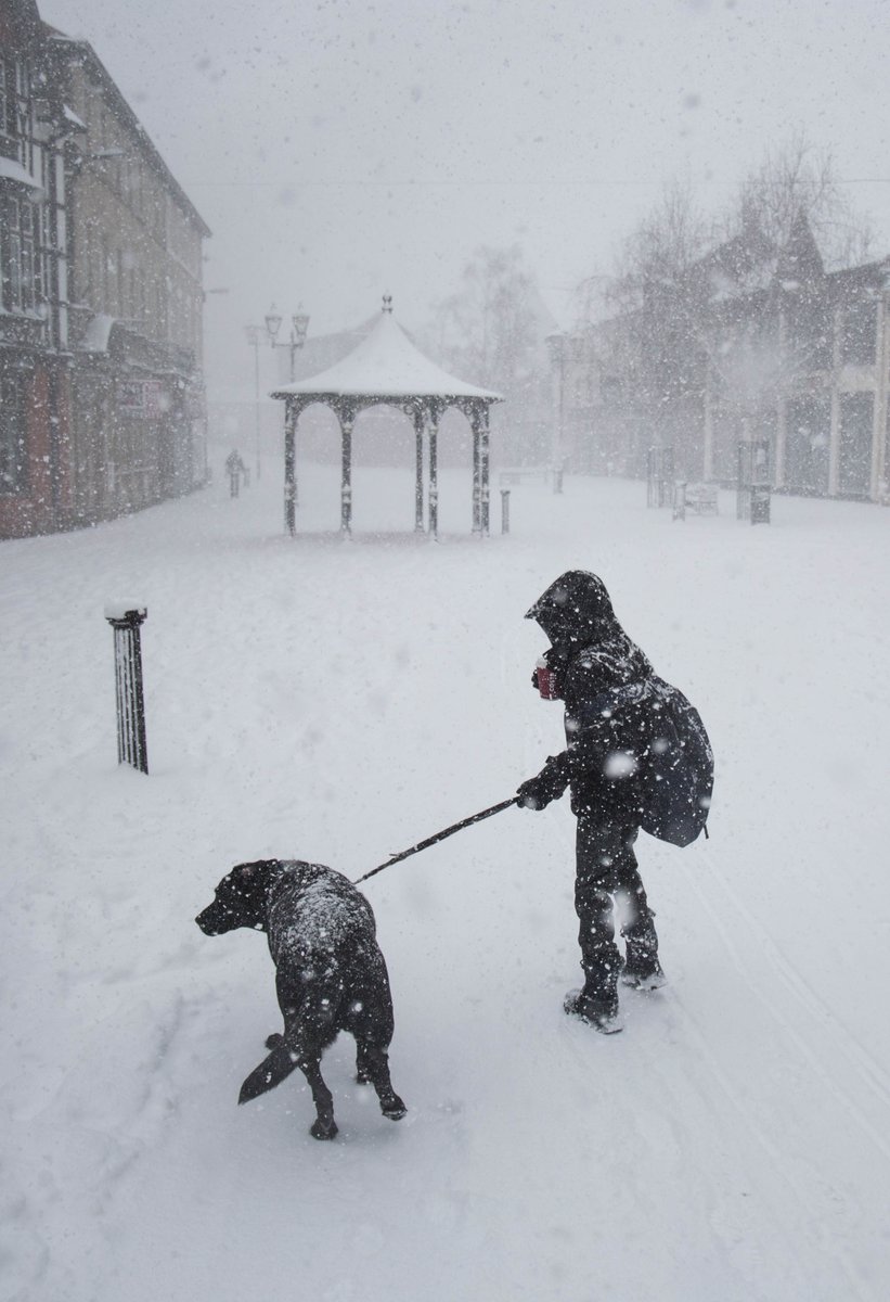 Point7UK's tweet image. Blizzard conditions today in Brigg market place! #snowday2018 #TheBeastFromTheEast #brigg