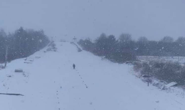 theipaper's tweet photo. In a move that’s being branded “incredibly British”, a ski centre has been forced to close its doors because the slope “doesn’t run well in snow”. https://t.co/zeNjoIQRn9 https://t.co/6jFr6XSgxY