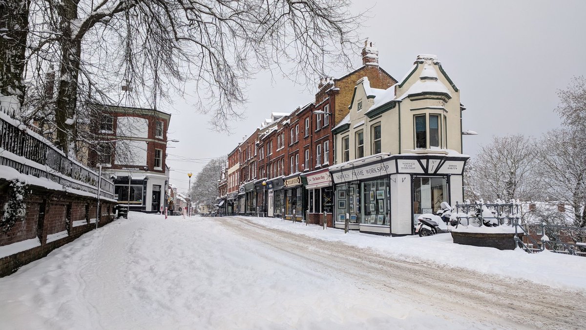 It'll be #cold. Really Cold. But beautiful. 

Besides,Tonight is your last chance to spend those old paper £10 notes

So why not spend them on a #Gin and Tonic?