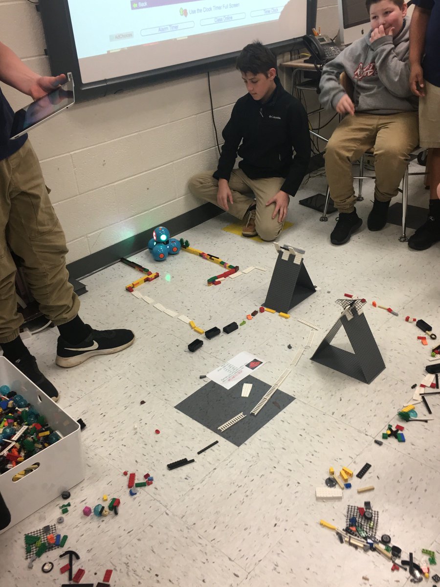 kelly_kellyme's tweet photo. Having a good time seeing former students, building with Legos, and coding.  #RSSMAKER #EESWISEOWLS https://t.co/gANsHdTWfY