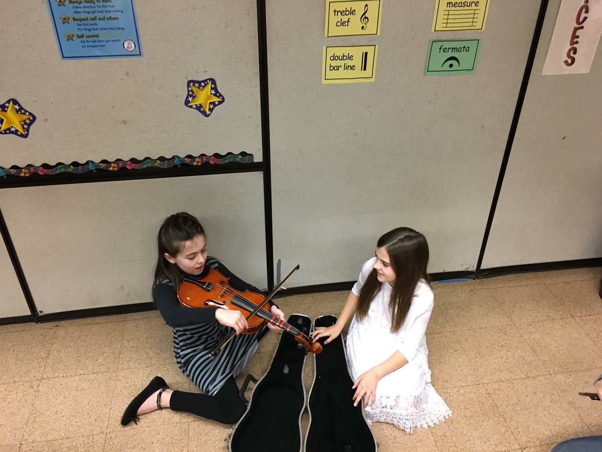 barkermusicfcps's tweet photo. 3rd graders in @ReneeTrendell class got to try out a few string instruments during our instrument unit. It is always their favorite day! They have to work on their form and they will be ready for band! @FCPSband @CLCaulfield #starpower #WeAreVPA #instrumentsrock #bandforeveryone https://t.co/xK4304Bxi1