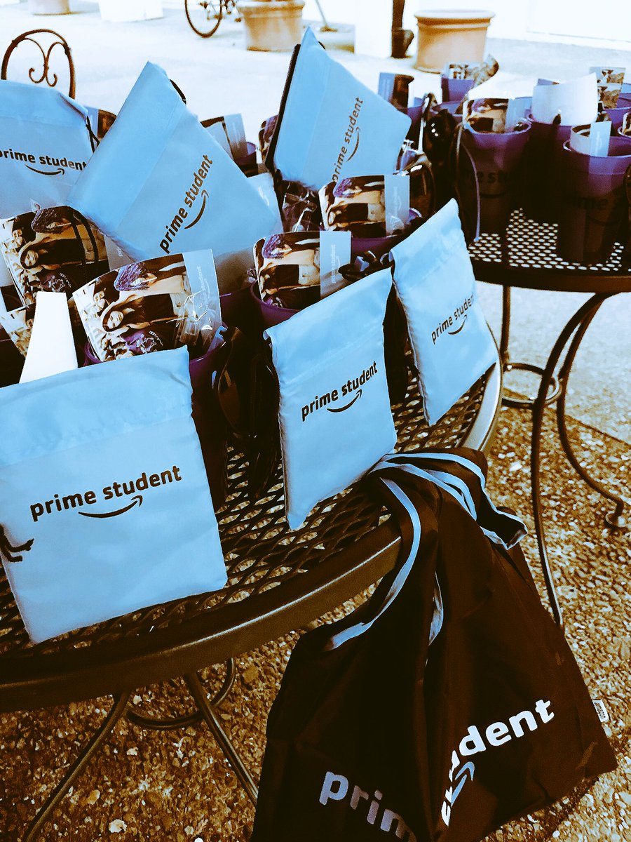 AmazonAtUCSC's tweet image. Our mobile event is happening NOW outside of Stevenson Event Center!!! #Ad #PrimeStudentRep