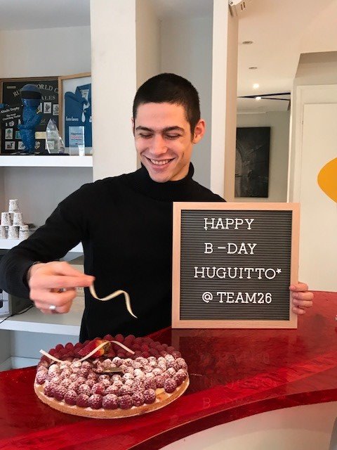 Hugo fête ses 26 ans à l’agence aujourd’hui ! #HappyBirthday ! 🎂