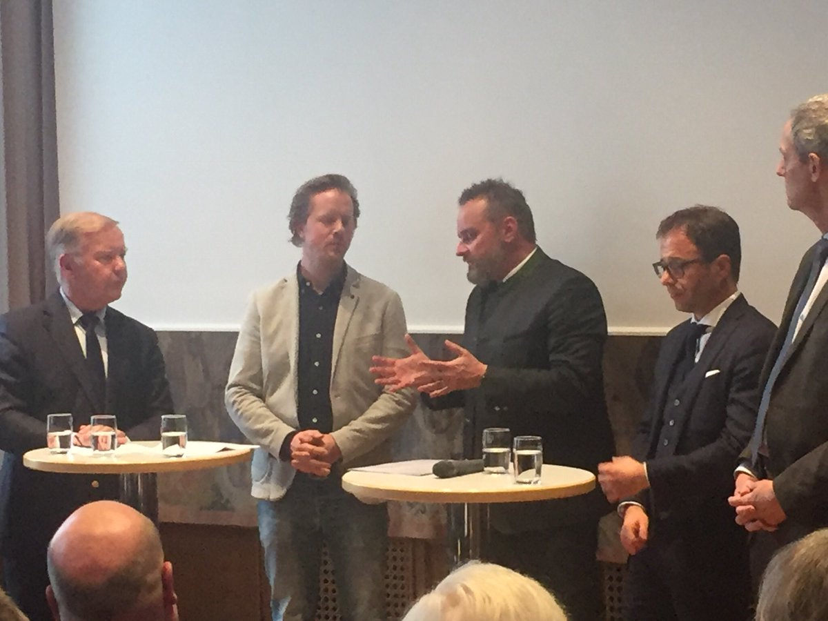 #BayernLB CEO #Riegler bei #DeutscheBundesbank und auf #IBF Forum München: #Rekrutierung und #Halten von gut qualifizierten #Mitarbeitern wird in Zukunft immer entscheidender für #Banken und Unternehmen.