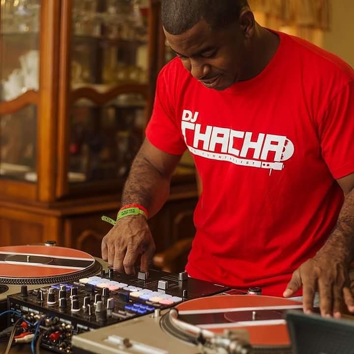 djchachamusic's tweet photo. DJs get your custom vinyl from @DigilogDesigns !!! I'm on the decks with the Trinidad and Tobago customs 😍
#djchacha #djs
#customSERATOvinyl !!!!!! #digilogdesigns #customSERATO. #customcontrolVINYL #turntabalism #redbull3style #DMCWorld #goldieawards #serato https://t.co/4aRRtSlJQf