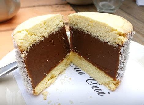alfajorperdido's tweet photo. Nunca es suficiente dulce de leche. Lo dice la Constitución. https://t.co/PNW2MhRO5Z