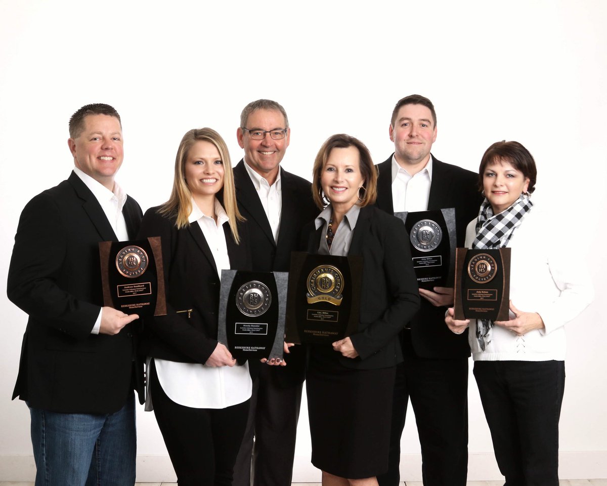 LyndaRealtor's tweet photo. Our 2017 Award Winning Team! Congrats to all of our Realtors ⭐️ https://t.co/vpbqpvCOyn