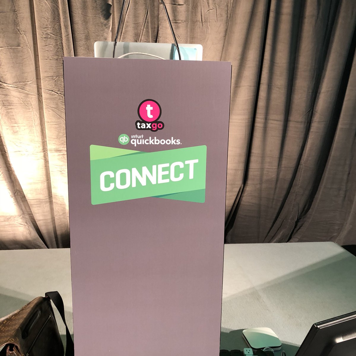 aynsleydamery's tweet image. The @taxgoapp @startupstickers #stkrs takeover of @QuickBooks #QBConnect 😜