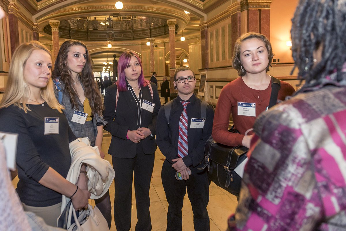 thisisUIC's tweet photo. #UofIL students, alumni, leaders, advocates are sharing their stories with legislators today and asking them to support #HigherEd. #goUIC https://t.co/70lG9lBCAD https://t.co/XTUu59CTex