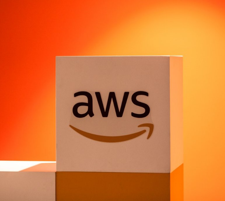 awscloud's tweet photo. Is it March already? Head over to our Instagram channel where we will be celebrating the women of AWS all month, in recognition of International Women's Day. https://t.co/FzA7rbQ3ar #wepowertech https://t.co/lKBoZxCSQI