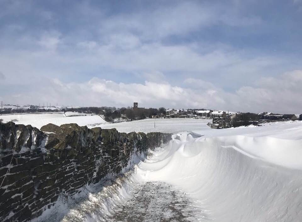 saddleworthlife's tweet photo. It snowed - photos from our area (seen here first!) ... #Saddleworth https://t.co/xJ4pDHKgJT https://t.co/G9SGneZ2O9