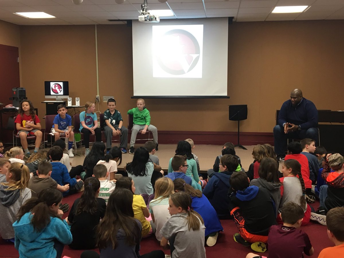 smpiasecki's tweet photo. Former Eagle Barrett Brooks goes against 4th graders in a Sports trivia contest as part of Read Across America celebration! #BSESJagNation https://t.co/lnZeUwWua0