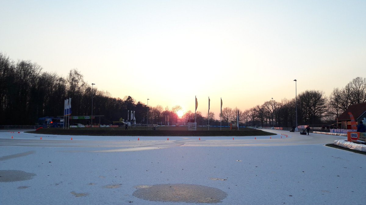Over een uurtje gaat het hier beginnen. Zonder zon.  #marathonschaatsen #haaksbergen