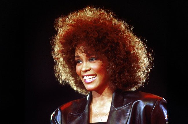 whitwinston's tweet photo. Yo soy Whitney Winston. Ella es Whitney Houston. NO somos lo mismo, aunque muchos crean que si. https://t.co/y0UcNpKYw7