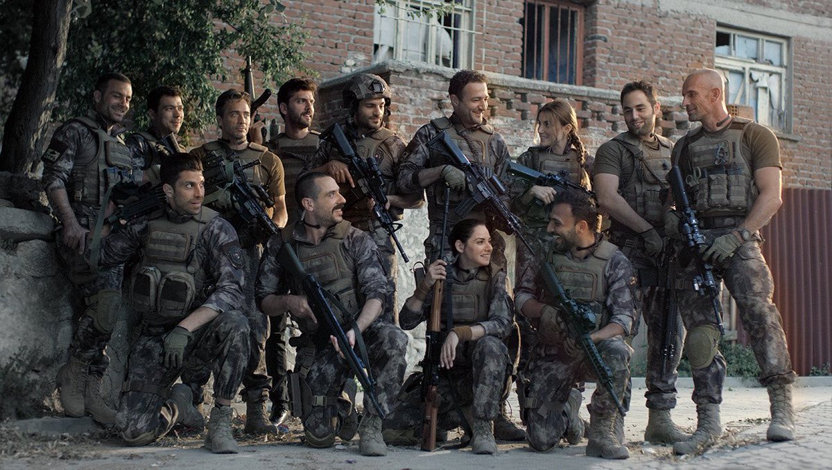 #BÖRÜ - İlk bölümümüz 'BAZEN CANAVARLAR KAZANIR' ile şimdi Star'da! startv.com.tr/canli-yayin <a href="/Borufilmstar/">Börü</a>