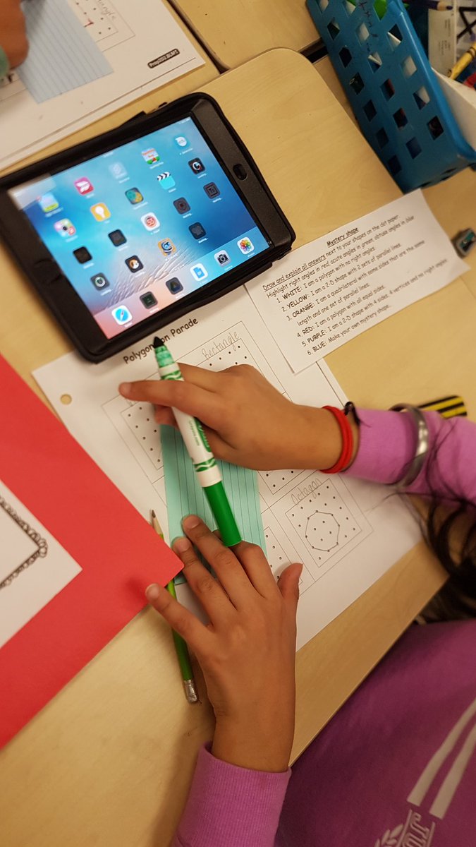 mrsglanfield's tweet photo. Mystery shape challenge using #geoboardapp, creating shapes &amp; showing angles #engagemath @MountRoyalPS @PeelSchools https://t.co/VNCkTnvhIl