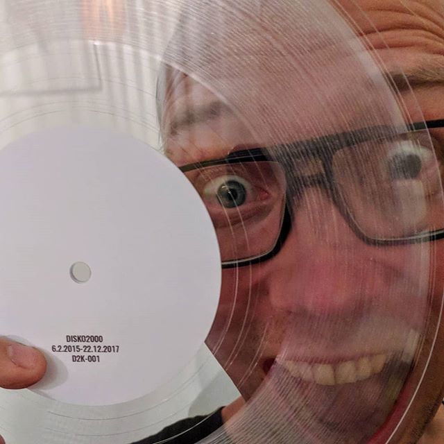 juska's tweet photo. Eksklusiivista! Viimeisen kerran #Disko2000! Kaksi julkaisematonta D2K-hittiä - Diskolintu ja Seksi-Seppo - ikuistettuna pienen erän vinyylijulkaisulle. https://t.co/jyquYQlRbH https://t.co/nvLMJNCxVa