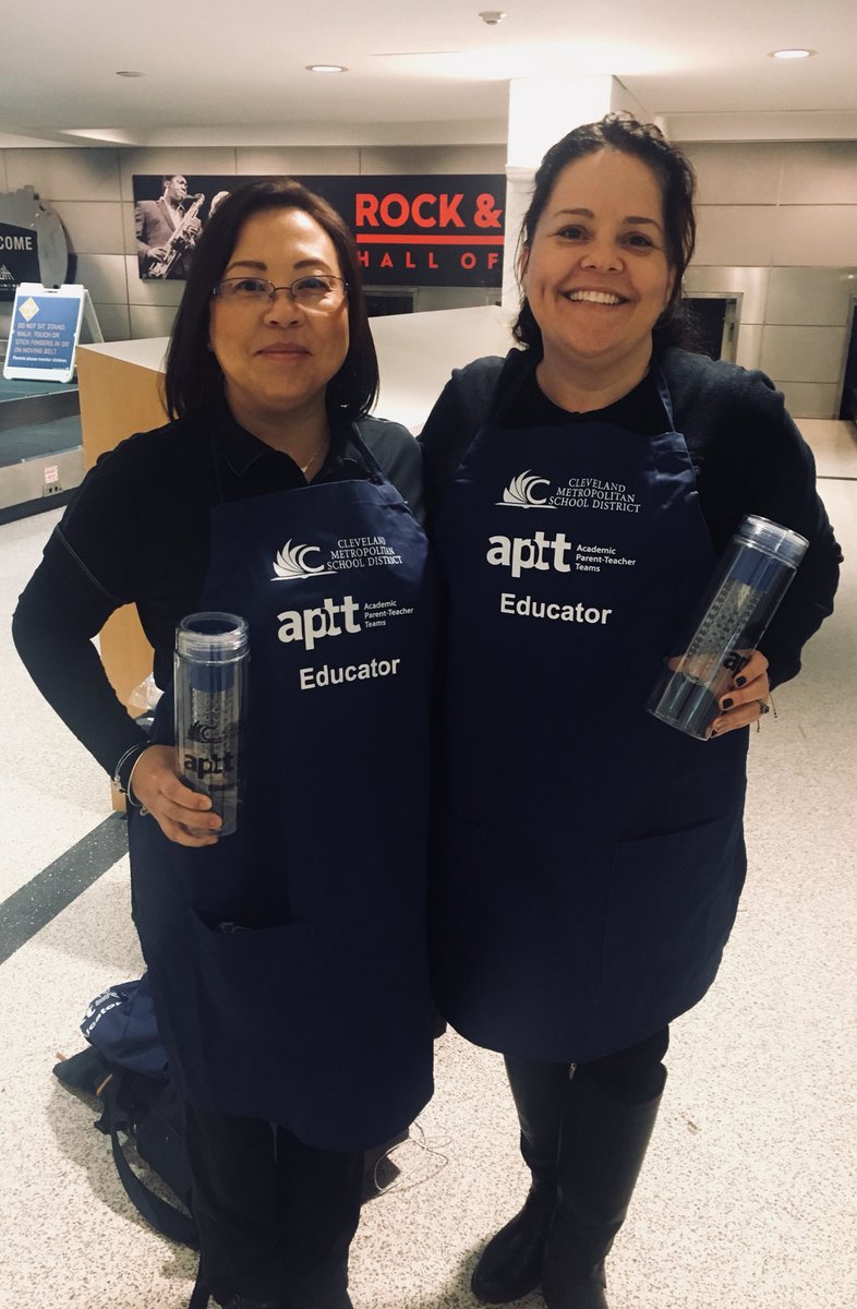 Sara_APTT's tweet photo. Look whose rocking Cleveland’s #APTT SWAG?? Thank you @Jackie_FACECMSD and @FACECMSD for your support with #APTT. WHAT A GREAT 2-days with your amazing teachers!! See you in April @CLEMetroSchools for #APTT meetings!! https://t.co/l8T06bnrCG