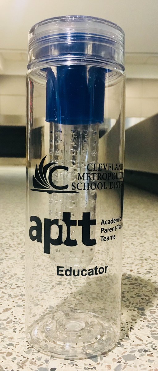 Sara_APTT's tweet photo. Look whose rocking Cleveland’s #APTT SWAG?? Thank you @Jackie_FACECMSD and @FACECMSD for your support with #APTT. WHAT A GREAT 2-days with your amazing teachers!! See you in April @CLEMetroSchools for #APTT meetings!! https://t.co/l8T06bnrCG