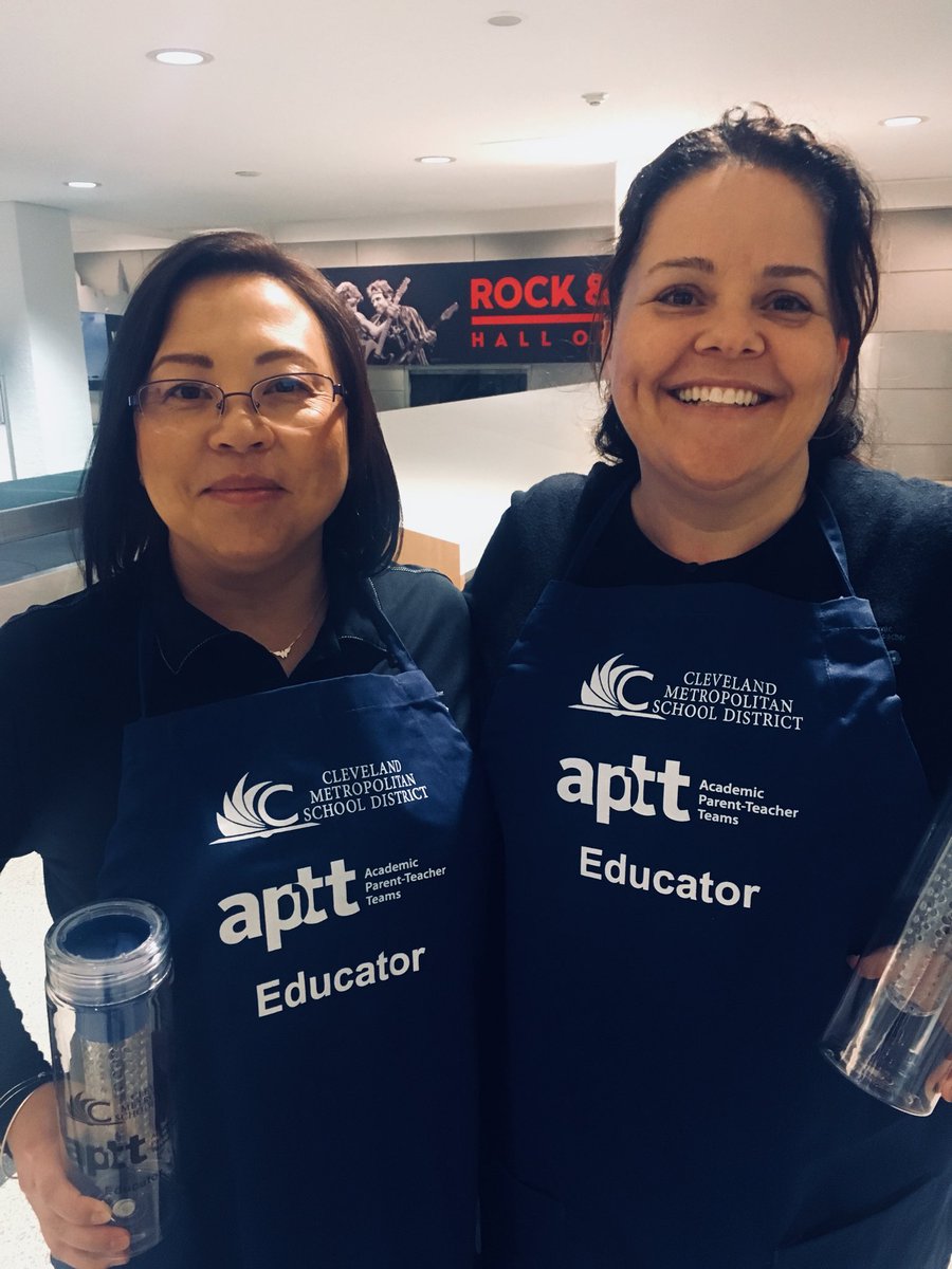 Sara_APTT's tweet photo. Look whose rocking Cleveland’s #APTT SWAG?? Thank you @Jackie_FACECMSD and @FACECMSD for your support with #APTT. WHAT A GREAT 2-days with your amazing teachers!! See you in April @CLEMetroSchools for #APTT meetings!! https://t.co/l8T06bnrCG