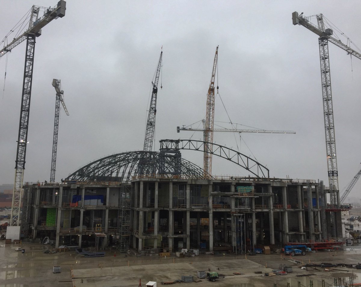 DickiesArena's tweet photo. The weather held off long enough so we could install the first piece of roof truss on the south end of #DickiesArena. #construction #BeckGroup #FortWorth #EntertainmentReimagined https://t.co/u2KOf5AGsz