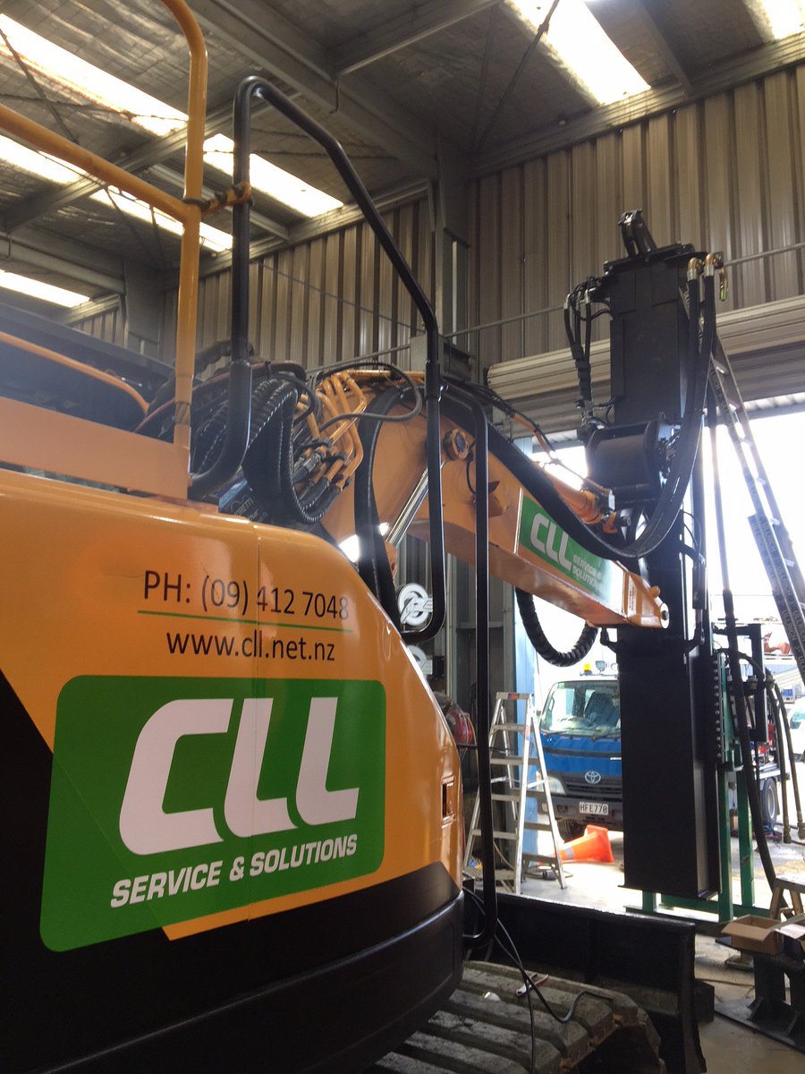 CLL have completed modifications to a hyundai R145 to adapt the machine into a  pedestal rig allowing the machine to carry the 450 down the hole hammers.  Great work from the CLL team that worked many hours to achieve this