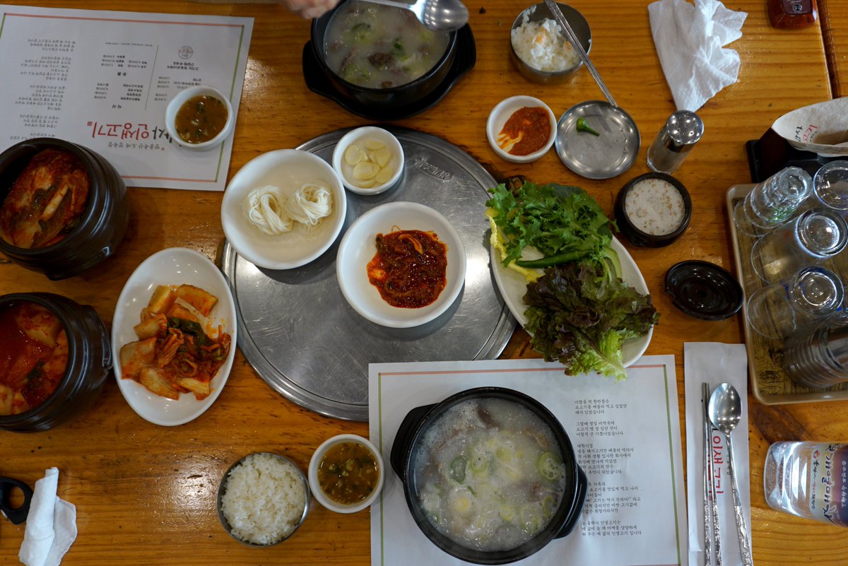 nnadtech's tweet image. 신둔도예촌역 맛집, 보기드문 제대로 된 설렁탕 - 홍박사인생고기 
경기도 이천시 신둔면 수광리 137-2
전화: 031)634-7039
경강선 신둔도예촌역에서 도보로 15분 거리 
3번 국도변에 있어 지나는 길에 들려도 됩니다.
명품진국설렁탕 9,000원
더보기 cafe.daum.net/nadtech2/gOzf/…