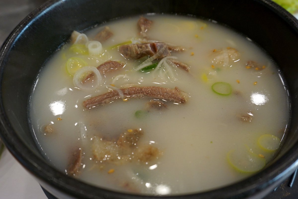 nnadtech's tweet image. 신둔도예촌역 맛집, 보기드문 제대로 된 설렁탕 - 홍박사인생고기 
경기도 이천시 신둔면 수광리 137-2
전화: 031)634-7039
경강선 신둔도예촌역에서 도보로 15분 거리 
3번 국도변에 있어 지나는 길에 들려도 됩니다.
명품진국설렁탕 9,000원
더보기 cafe.daum.net/nadtech2/gOzf/…