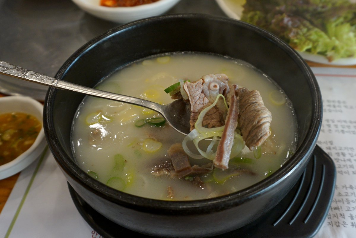 nnadtech's tweet image. 신둔도예촌역 맛집, 보기드문 제대로 된 설렁탕 - 홍박사인생고기 
경기도 이천시 신둔면 수광리 137-2
전화: 031)634-7039
경강선 신둔도예촌역에서 도보로 15분 거리 
3번 국도변에 있어 지나는 길에 들려도 됩니다.
명품진국설렁탕 9,000원
더보기 cafe.daum.net/nadtech2/gOzf/…